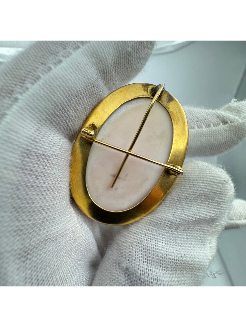 Conch, 10K Gold Cameo Brooch - Picture 3 of 5